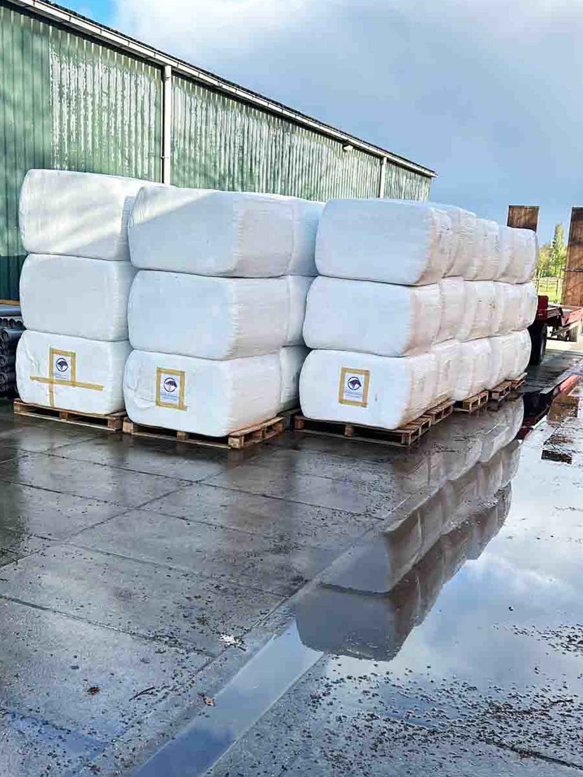 Equefibre arena fibre delivered by the container load